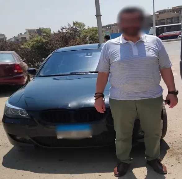 ضبط صاحب شركة طمس لوحات سيارته أثناء السير بالقاهرة