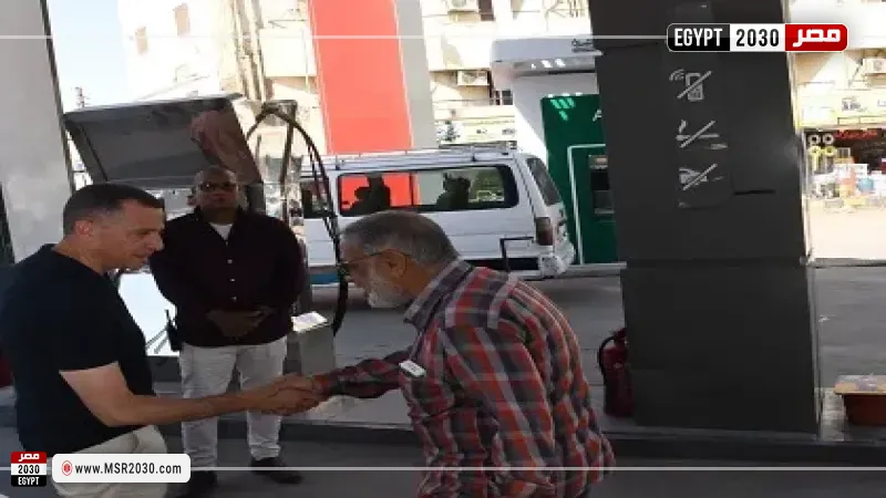 محافظ أسوان يتابع منظومة العمل بمحطات الوقود