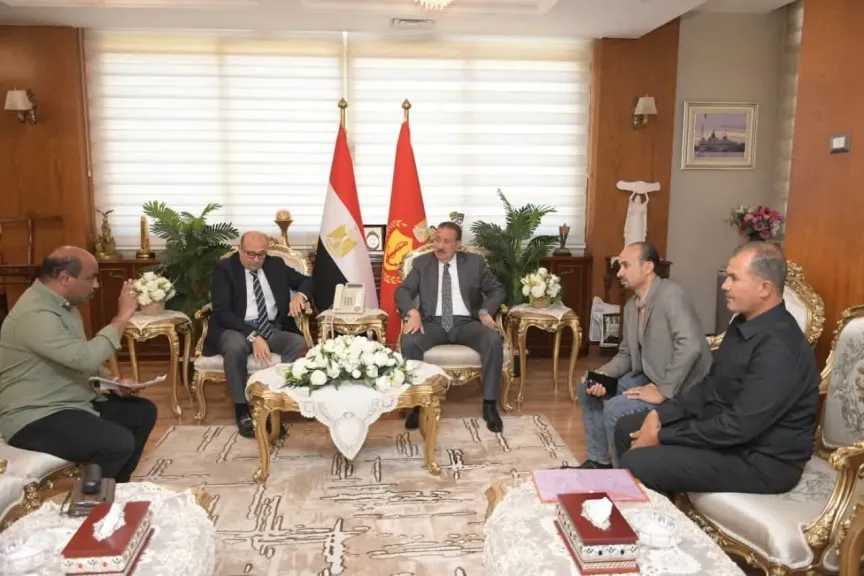 محافظ بورسعيد يلتقي مدير التموين لبحث آليات إعادة تشغيل مخبز قرية الرضوان وتيسير الإجراءات اللازمة