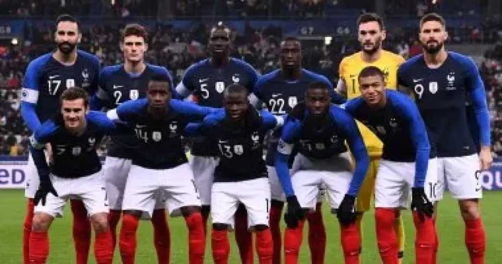 ديشامب يغادر معسكر فرنسا بسبب وفاة والدته.. وستيفان يقود الديوك أمام النرويج