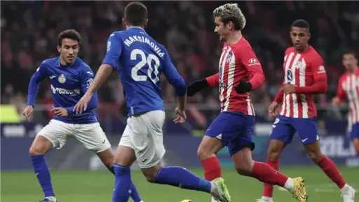 أتلتيكو مدريد يهدد برشلونة بشكوى إلى فيفا بسبب... أتلتيكو مدريد يهدد برشلونة بشكوى إلى فيفا بسبب خوليان ألفاريز