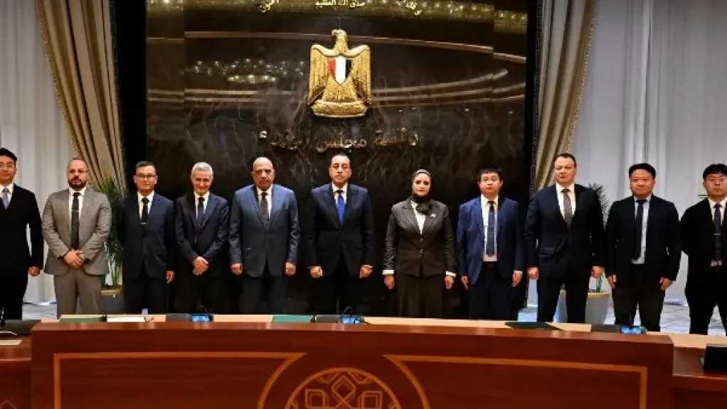 الحكومة توقع مذكرة تفاهم لإنشاء مصنع لتوربينات الرياح.. وتنفيذ محطة بالجنيه المصري