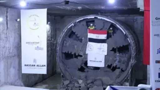 وزير النقل يشهد خروج ماكينة الحفر النفقي الثانية من محطة المساحة في إطار تنفيذ الخط الرابع للمترو