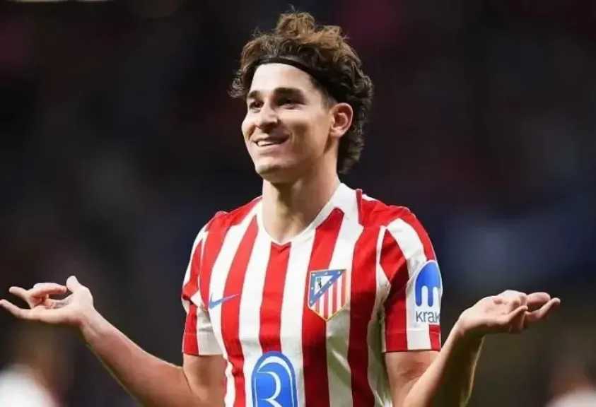 ألفاريز يتمرد من أجل برشلونة.. ورفض عروض الكبار لتحقيق حلمه