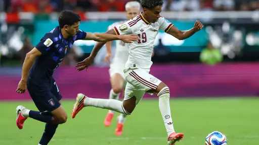 منتخب إسبانيا يفوز على أوروجواي ويتأهل إلى دور الـ32 بكأس العالم.. فيديو