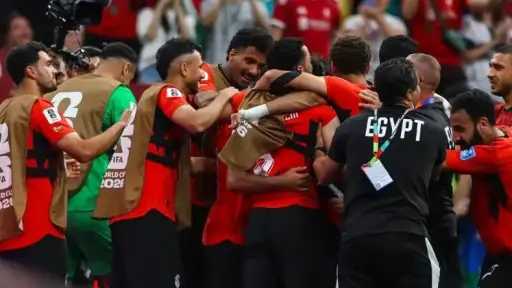 عاجل| منتخب مصر يحسم تأهله إلى دور الـ32 بالمونديال.. وإيران تحدد مركز الفراعنة في المجموعة