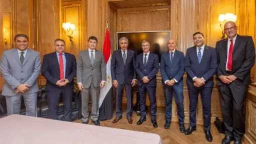وزير السياحة يناقش مع منظمي الرحلات والطيران الإيطالية زيادة الحركة الوافدة إلى مصر