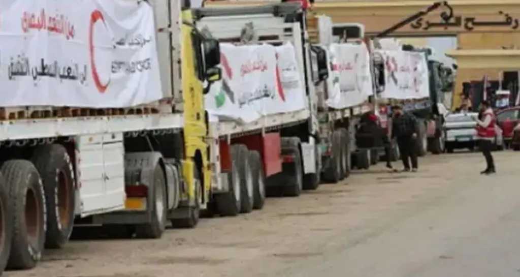 قافلة المساعدات الإنسانية زاد العزة رقم 222 تدخل قطاع غزة