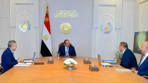 الرئيس السيسي يطلع على معدلات الملاحة في عبور قناة السويس خلال العام المالي 2025/2026