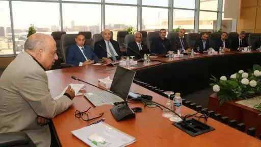 وزير الكهرباء يجمع خبراء الجامعات لوضع خريطة مستقبل الطاقة الشمسية والرياح في مصر