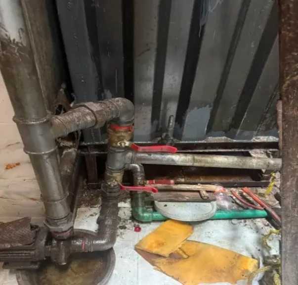 ضبط مصنع غير مرخص لإنتاج زيوت طعام مجهولة المصدر