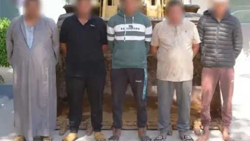 ضبط أطراف مشاجرة استخدم خلالها لودر لمنع مزارع من دخول منزله بالبحيرة