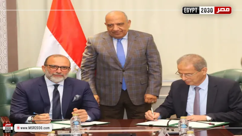 جانب من التوقيع