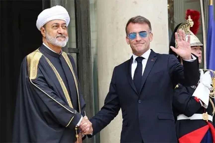 سلطان عمان والرئيس الفرنسي يشهدان التوقيع على 12 اتفاقية ومذكرة تفاهم وإعلان نوايا