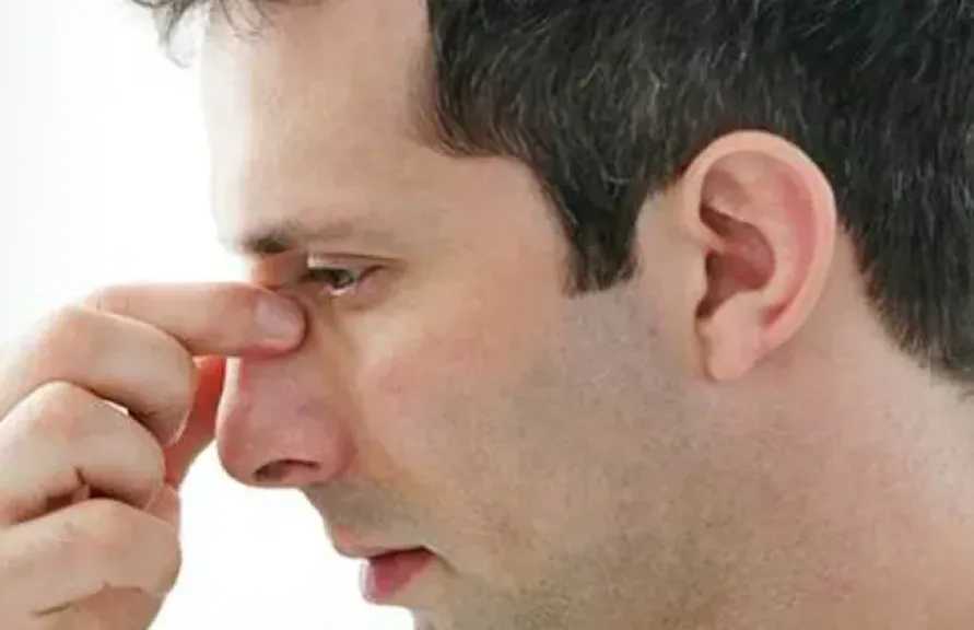 صداع الجيوب الأنفية في الصيف.. علامات تميزه عن أنواع الصداع الأخرى