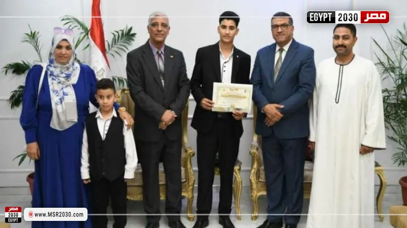 محافظ قنا يكرم أوائل الشهادة الإعدادية