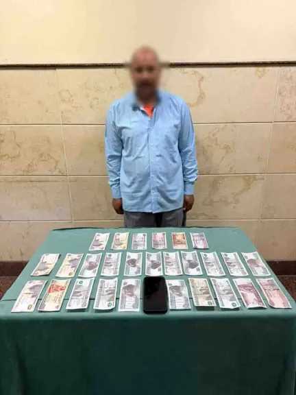 فيديو فضحه.. القبض على عامل سرق أموالًا من داخل سيارة ربع نقل في البحيرة