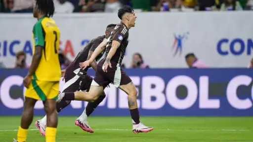 تشكيل المكسيك والإكوادور الرسمي لموقعة كأس العالم 2026.. خيمينيز ضد فالينسيا