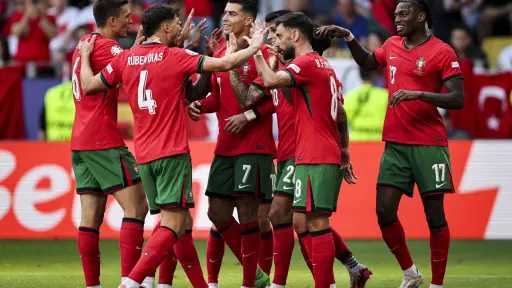 برناردو سيلفا يرفض الحديث عن ريال مدريد: «تركيزي... برناردو سيلفا يرفض الحديث عن ريال مدريد: «تركيزي بالكامل مع البرتغال في كأس العالم»