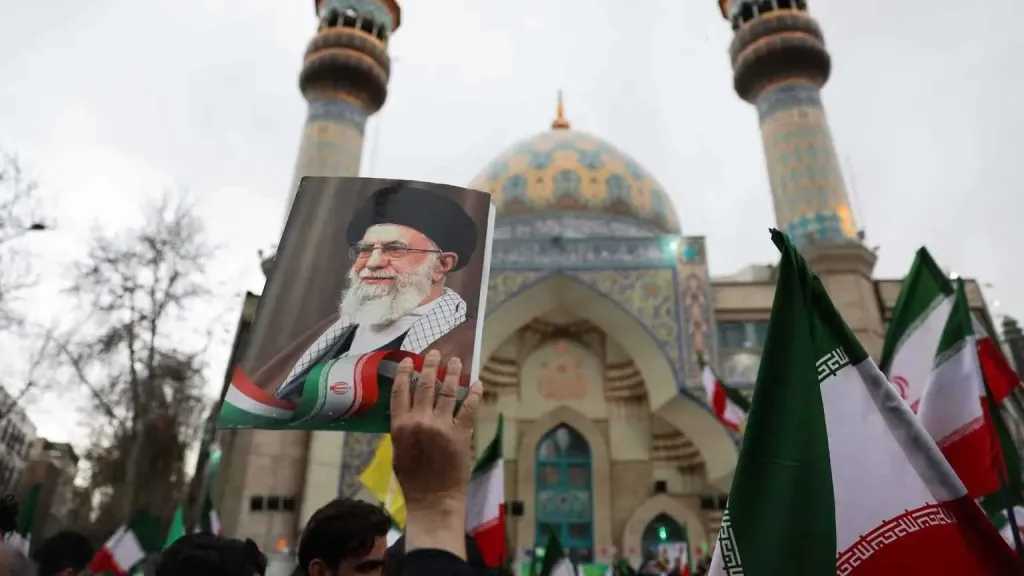 طهران تستعد لمراسم تشييع علي خامنئي بمشاركة دولية ودفنه في مشهد