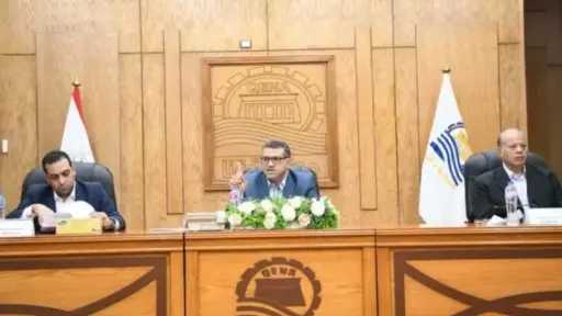 محافظ قنا: حظر إصدار تراخيص مؤقتة خارج الحيز العمراني