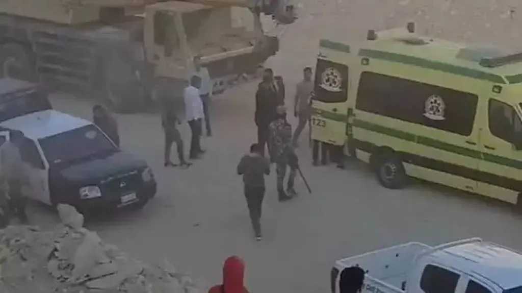مشادة على الطريق تنتهي بجريمة.. مقتل شاب طعنا على يد قائد سيارة في الجيزة