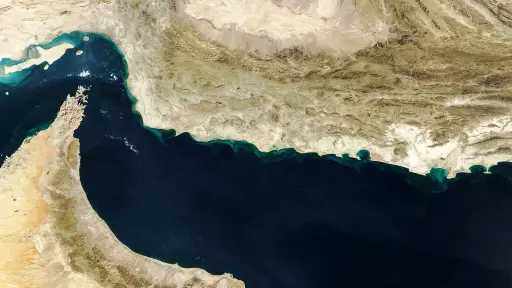 إيران: أي تدخل أمريكي في مضيق هرمز سيُقابل... إيران: أي تدخل أمريكي في مضيق هرمز سيُقابل برد سريع وحاسم