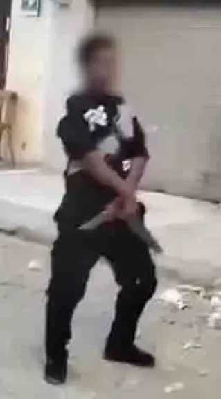 الداخلية تكشف ملابسات فيديو طفل يحمل أسلحة بيضاء في شوارع السويس