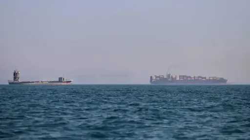 ناقلات عملاقة تعبر هرمز في أكبر تدفق للنفط السعودي من الخليج منذ هدنة حرب إيران