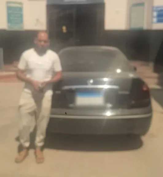 سائق يطمس اللوحة المعدنية لسيارته هربًا من المخالفات المرورية.. والداخلية تضبطه بالمنوفية