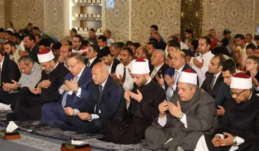 وزير الأوقاف يؤدي الجمعة بمسجد مصر الكبير بالعاصمة الجديدة
