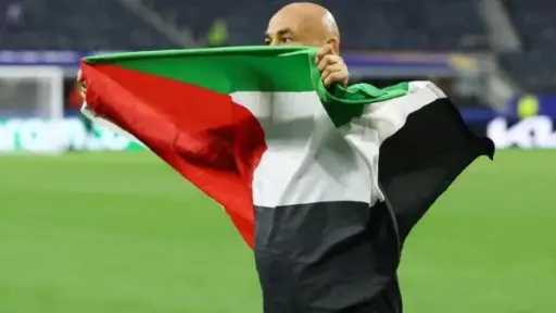 غضب إسرائيلي بعد رفع حسام حسن علم فلسطين..... غضب إسرائيلي بعد رفع حسام حسن علم فلسطين.. ودعوات لتشجيع الأرجنتين أمام مصر في كأس العالم