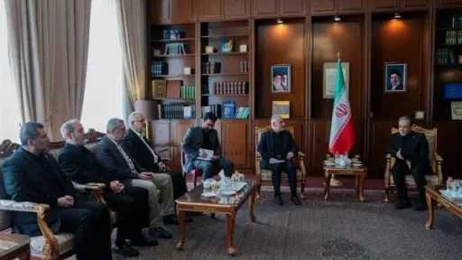 لقاء في طهران بين عراقجي ووفد حزب الله لقاء في طهران بين عراقجي ووفد حزب الله
