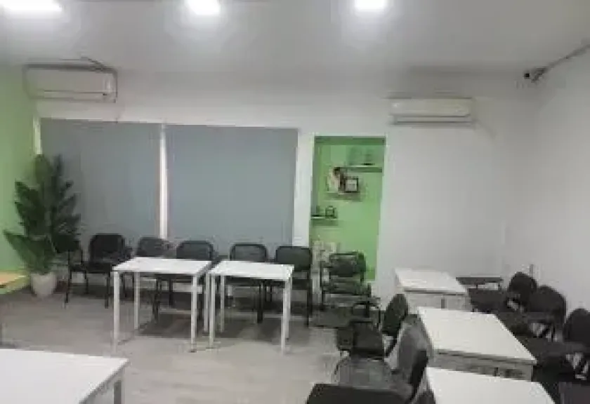 كيان تعليمي بدون ترخيص 