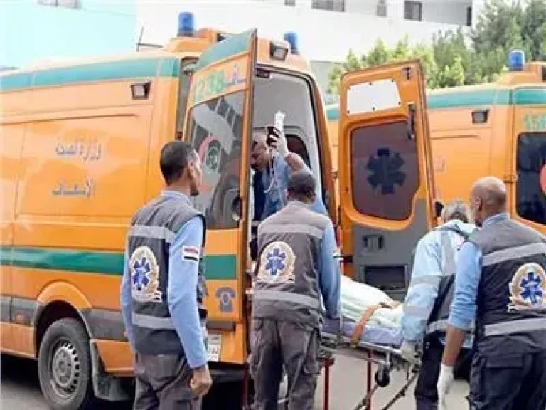 الاسعاف تنقل الضحايا 
