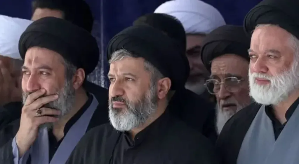 جثمان خامنئي يتجه إلى النجف بعد تشييعه في طهران