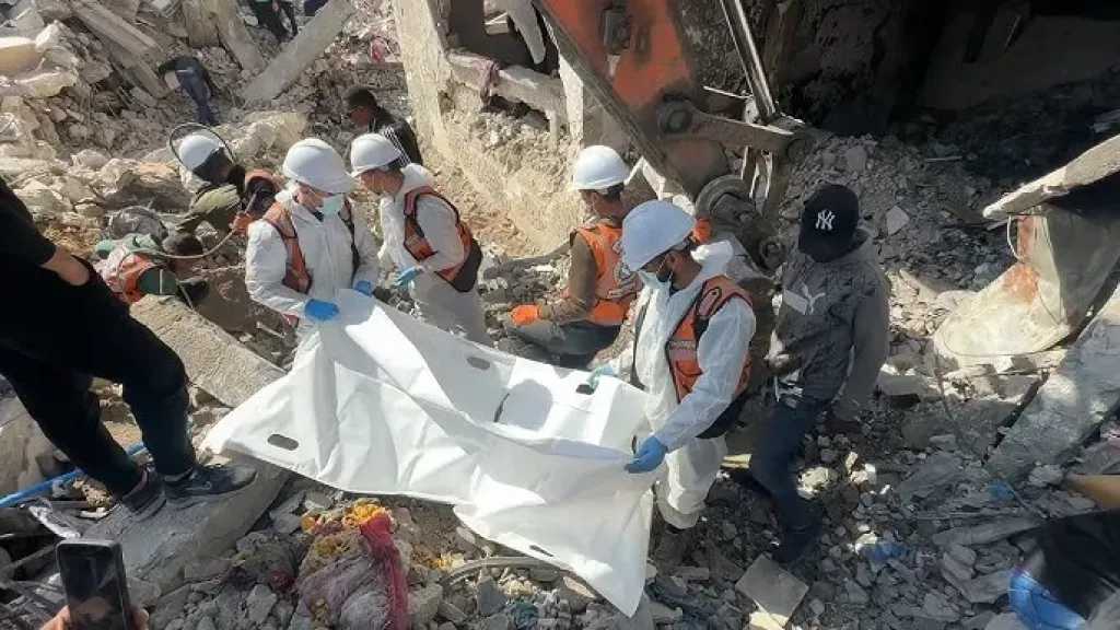 انتشال 8 جثامين من تحت أنقاض منزل في غزة واستمرار الغارات الإسرائيلية