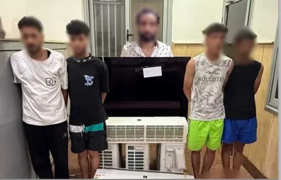 شاب يتورط مع 3 من أصدقائه في سرقة شقة أسرته بحلوان