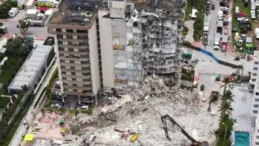 مسئولون أمريكيون: إخلاء مبنى شاهق بمانهاتن بعد سقوط... مسئولون أمريكيون: إخلاء مبنى شاهق بمانهاتن بعد سقوط أحجار منه وانهيار أعمدة