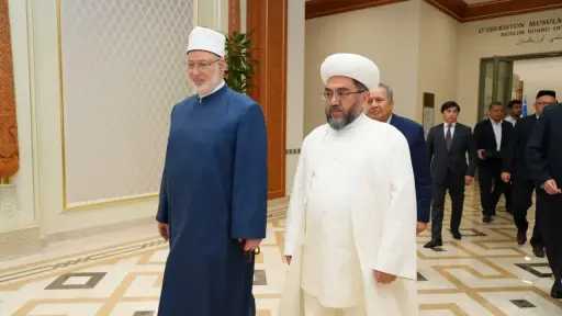 الضويني يلتقي مفتي أوزبكستان ويؤكدان عمق العلاقات الأزهرية الأوزباكستانية