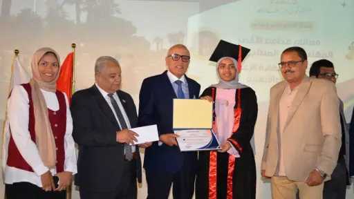 محافظ الأقصر يكرم أوائل الشهادتين الإعدادية العامة والأزهرية... محافظ الأقصر يكرم أوائل الشهادتين الإعدادية العامة والأزهرية والطلاب الفائزين في مسابقة الرسم الدولية
