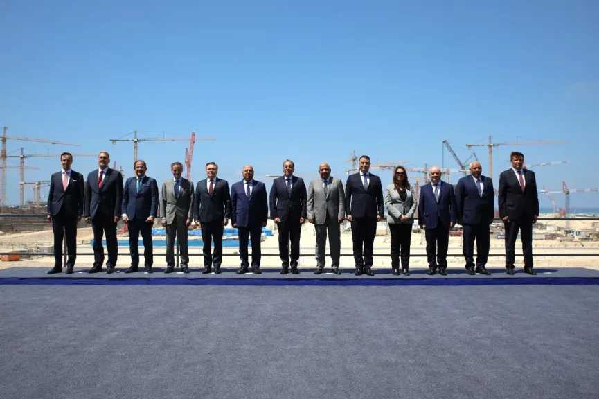 المدير العام روساتوم ورئيس الوزراء يشهدان تركيب وعاء المفاعل الثاني بمحطة الضبعة النووية
