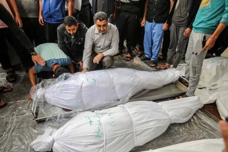 شهيد ومصابون جراء قصف سيارة غرب غزة