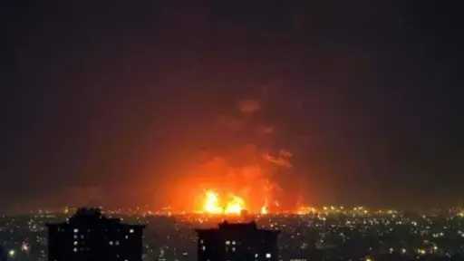 عاجل.. سماع دوي انفجارات في مناطق عدة بجنوب... عاجل.. سماع دوي انفجارات في مناطق عدة بجنوب إيران