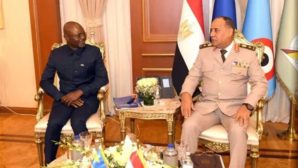 وزير الدفاع والإنتاج الحربى يلتقى نائب رئيس الوزراء ووزير الدفاع الوطنى والمحاربين القدماء بجمهورية الكونغو الديمقراطية