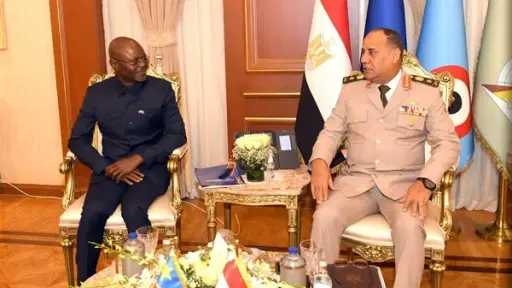 وزير الدفاع والإنتاج الحربى يلتقى نائب رئيس الوزراء ووزير الدفاع الوطنى والمحاربين القدماء بجمهورية الكونغو الديمقراطية