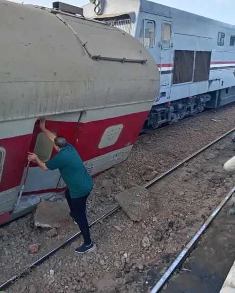 السكة الحديد تكشف تفاصيل خروج عربة من قطار طنطا عن القضبان