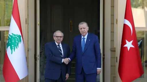 رئيس الوزراء اللبناني يشكر أردوغان على إهدائه الترجمة... رئيس الوزراء اللبناني يشكر أردوغان على إهدائه الترجمة التركية لمذكرات جده