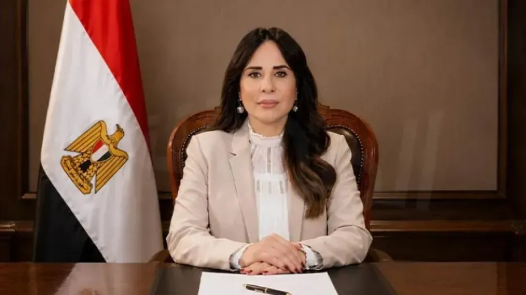 وزيرة الإسكان 