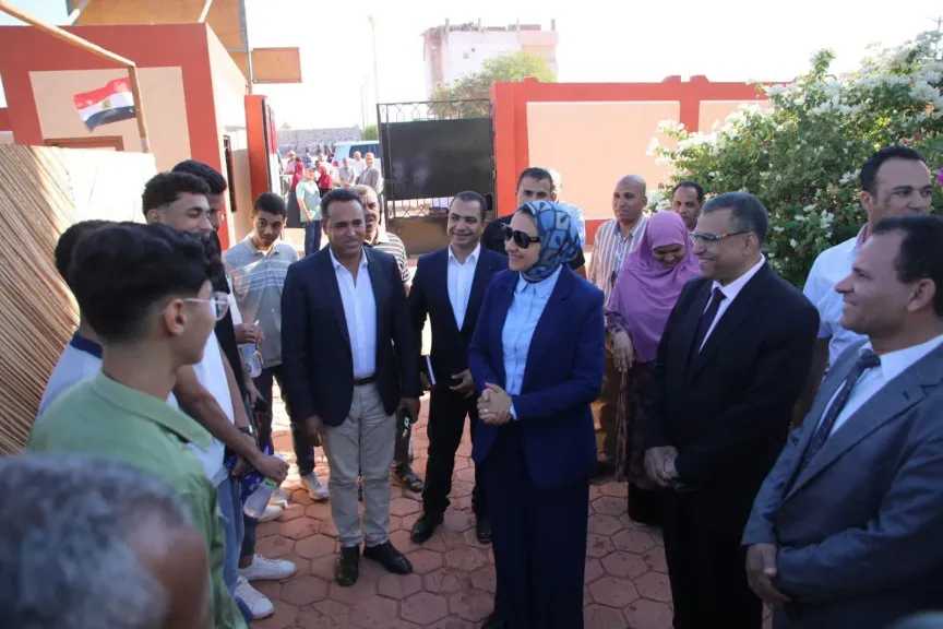 في مستهل جولتها بمركز بلاط.. محافظ الوادي الجديد تتابع انتظام سير امتحانات الثانوية العامة